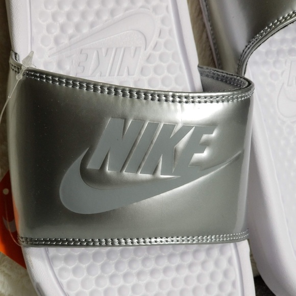 NEW Nike Benassi Slides - Picture 2 of 4